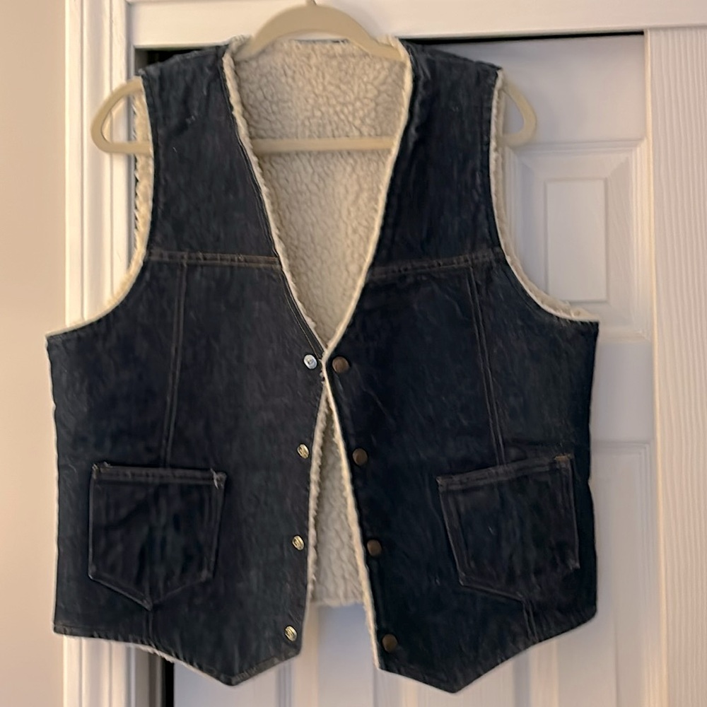 Vintage 1970’s shearling lined denim vest!!